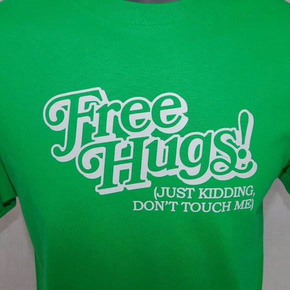 FREE HUGS ( Just kidding don't touch me )  Mens M Green Graphic T Shirt Unworn - Picture 3 of 10